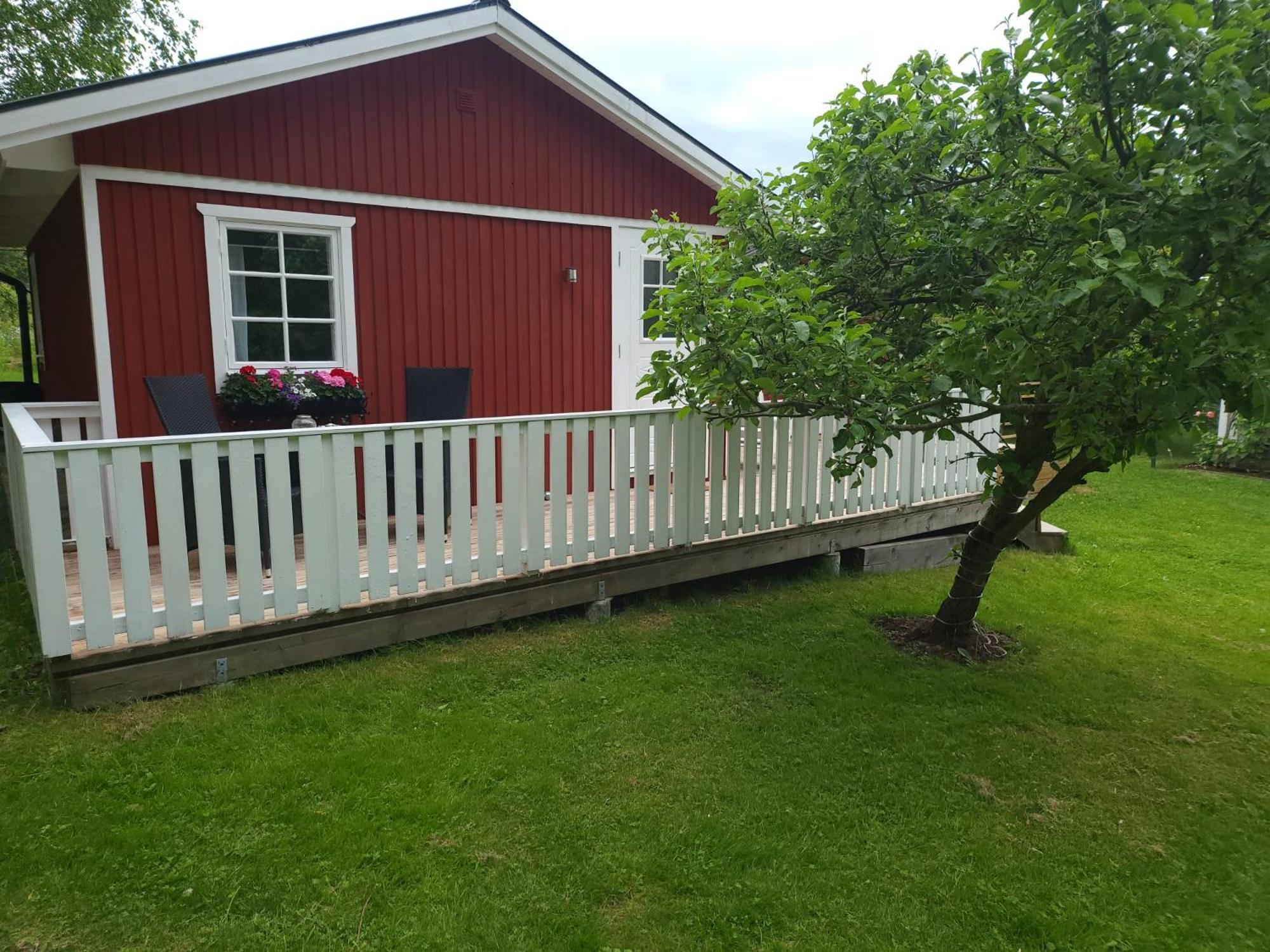 Вилла Lilla Huset Med Stor Traedgardstomt Naera Golf Och Hav Труса Экстерьер фото